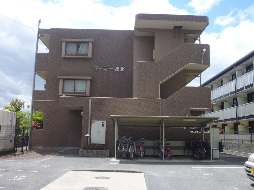 建物外観　重厚な鉄筋コンクリートマンション