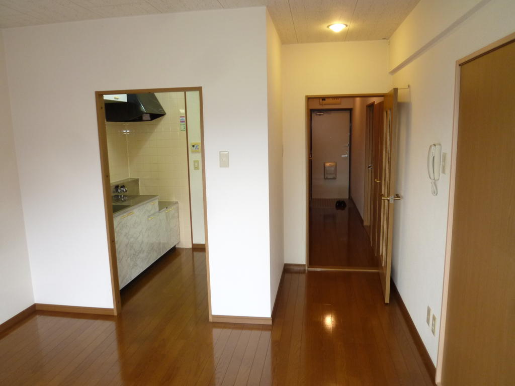 居室・リビング　独立型のキッチンです♪