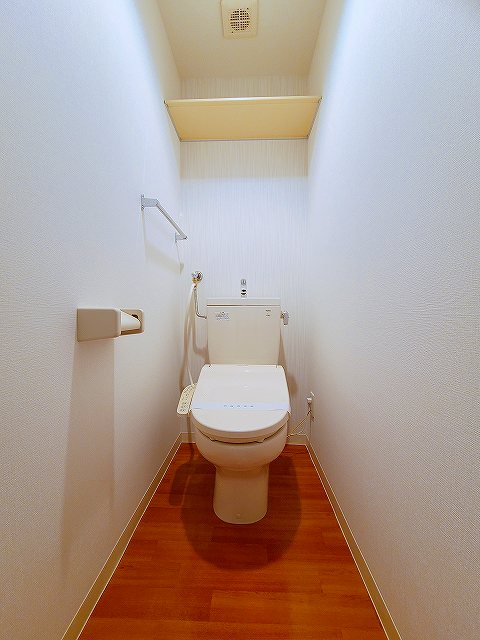 トイレ　ウォシュレット付いてます★