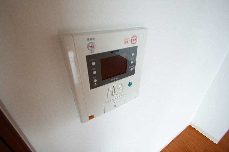 セキュリティ　来客者の確認ができるTVモニターホンが設置されています。