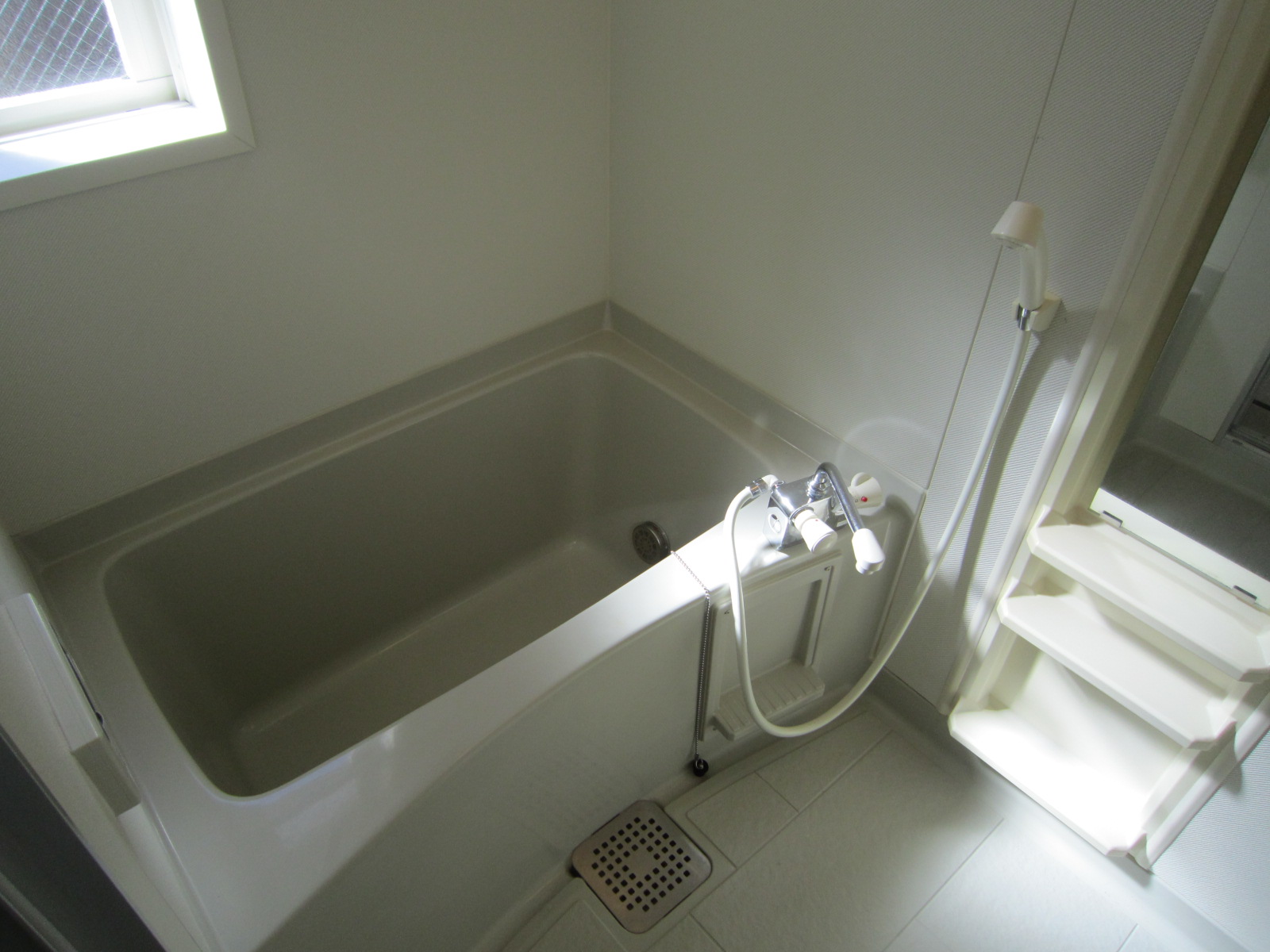 バス・シャワールーム　追い焚き＆浴室に窓あり