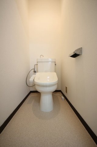 トイレ　同施工会社同型タイプの別のお部屋です