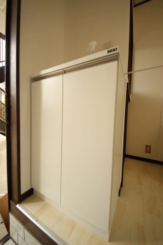 収納　同施工会社同型タイプの別のお部屋です