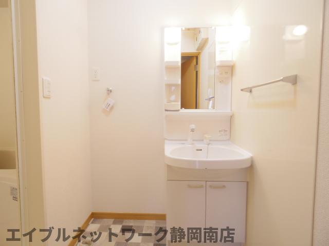 洗面設備　スペースが確保できる洗面所です