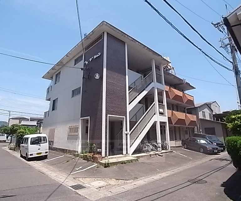 【栄マンションの建物外観】