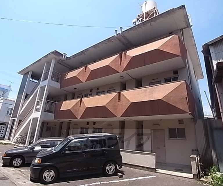 【栄マンションの建物外観】