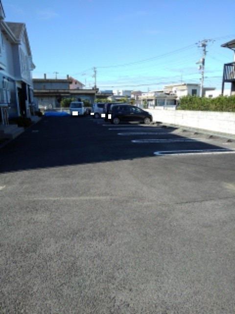 【四国中央市豊岡町長田のアパートの駐車場】