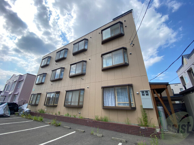 札幌市東区北三十二条東のアパートの建物外観