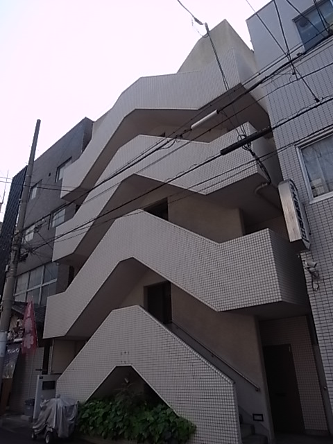 神戸市兵庫区西多聞通のマンションの建物外観
