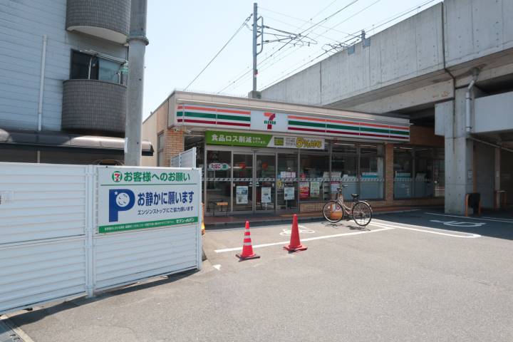 コンビニ　セブンイレブン（コンビニ）まで311m