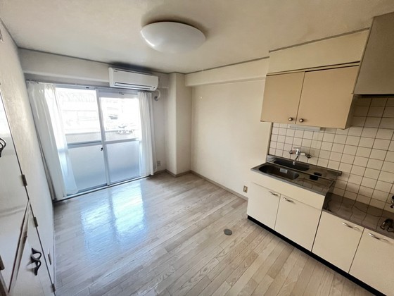 居室・リビング　別号室のお部屋です。