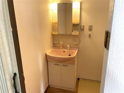 洗面設備　洗髪洗面化粧台です。