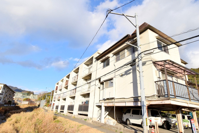広島市東区温品のマンションの建物外観