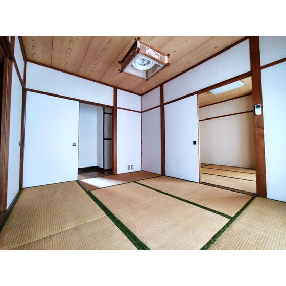 居室・リビング　※画像は畳表替え前のものです。入居前に表替えいたします。