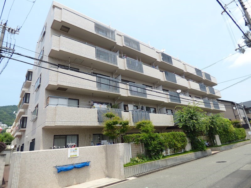 神戸市東灘区岡本のマンションの建物外観