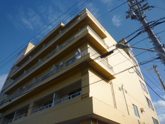 尼崎市道意町のマンションの建物外観
