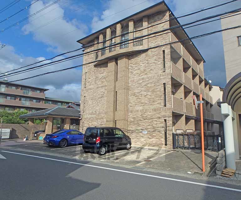 【ＳＡＮ・ＳＩＲＯの建物外観】