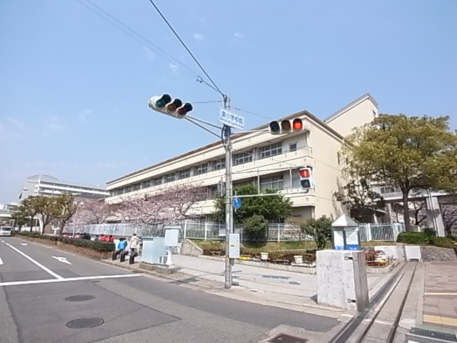 【プレサンス神戸駅前の小学校】