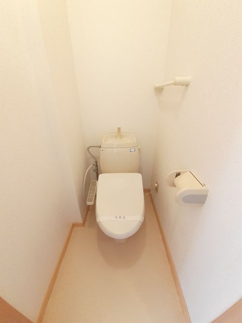 【岡山市南区郡のアパートのトイレ】