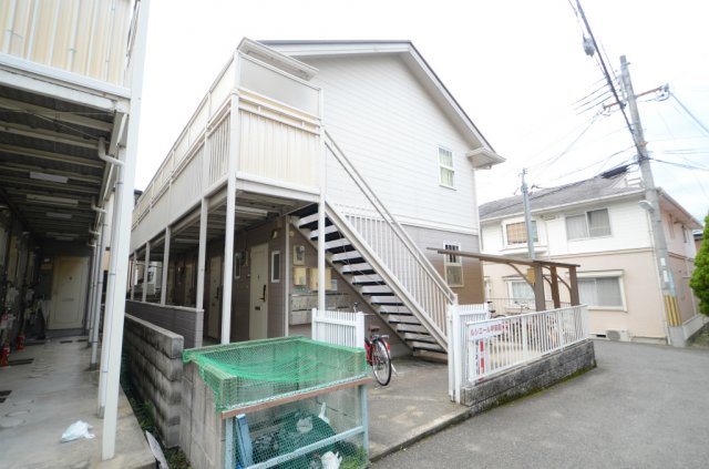 兵庫県西宮市松籟荘（アパート）の賃貸物件の外観