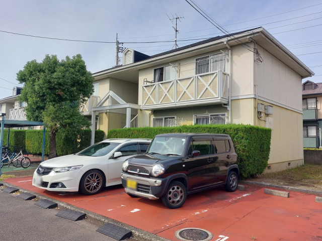 松山市土居田町のアパートの建物外観