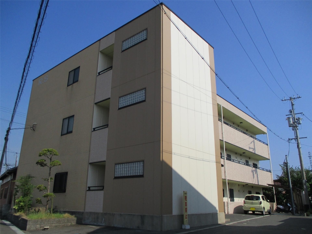加古川市西神吉町鼎のマンションの建物外観