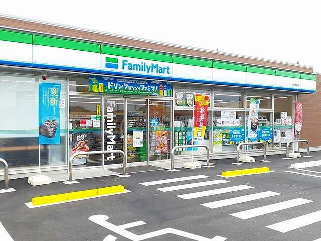 コンビニ　ファミリーマート　馬寄店（コンビニ）まで750m