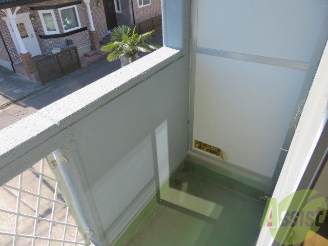 バルコニー　バルコニーは幅があり、広い印象を受けました。