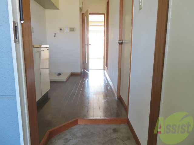 玄関　玄関からの様子を撮影してみました。動線になります。