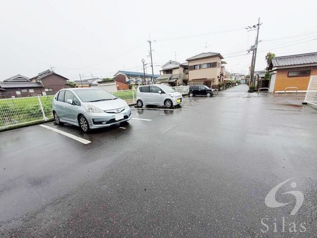 【アーバンガーデン高田の駐車場】