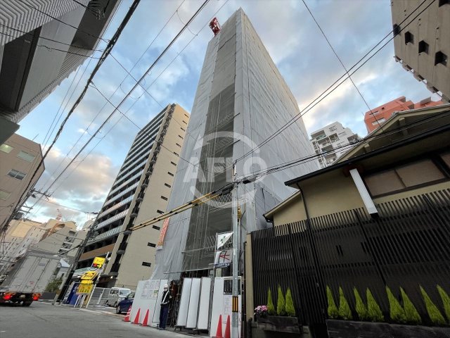 【大阪市中央区徳井町のマンションの建物外観】