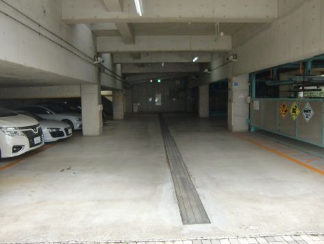 【品川区上大崎のマンションの駐車場】