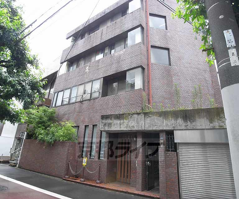 【京都市北区小山下総町のマンションの建物外観】