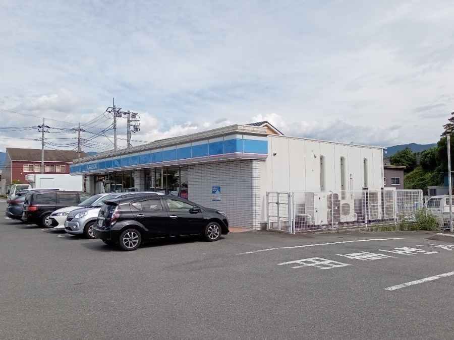 コンビニ　ローソン甲府堀之内店（コンビニ）まで880m