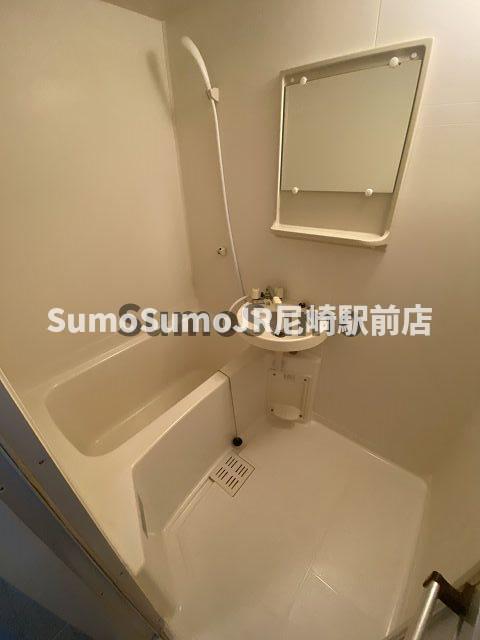 洗面設備　スペースが確保できる洗面所です