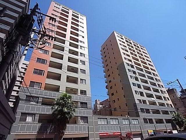 福岡市中央区舞鶴のマンションの建物外観