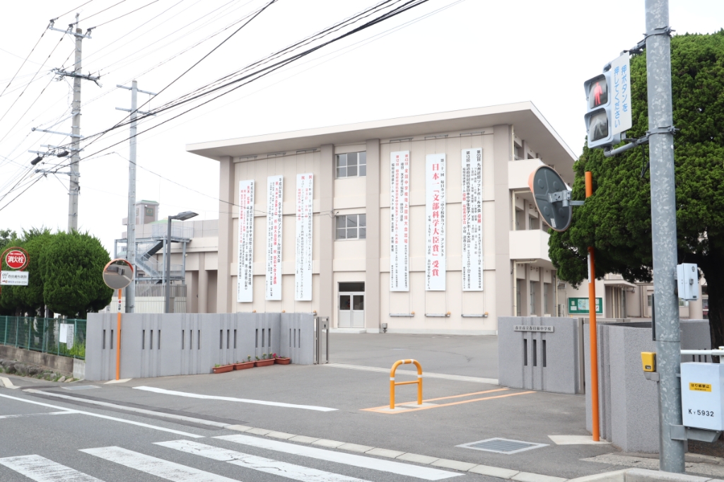 【春日市小倉東のアパートの中学校】