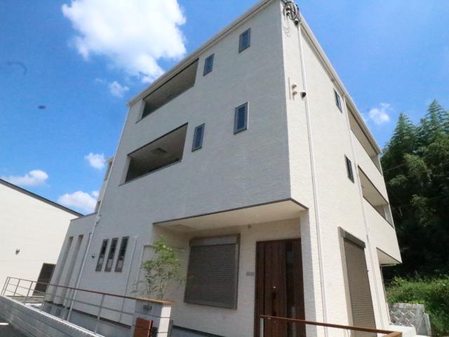 【木津川市木津のアパートの建物外観】