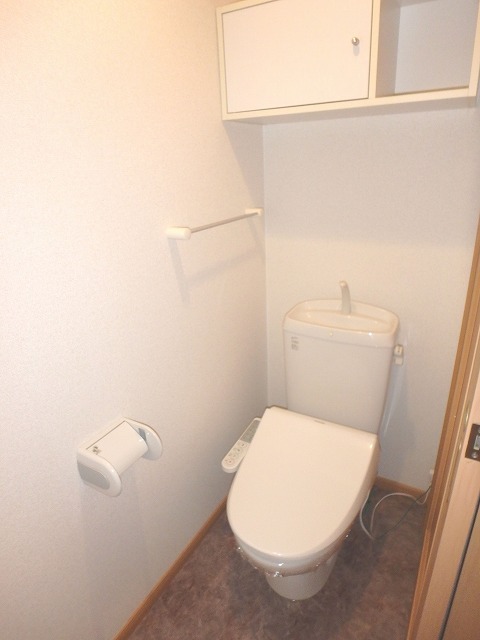 トイレ　温水洗浄便座つき！