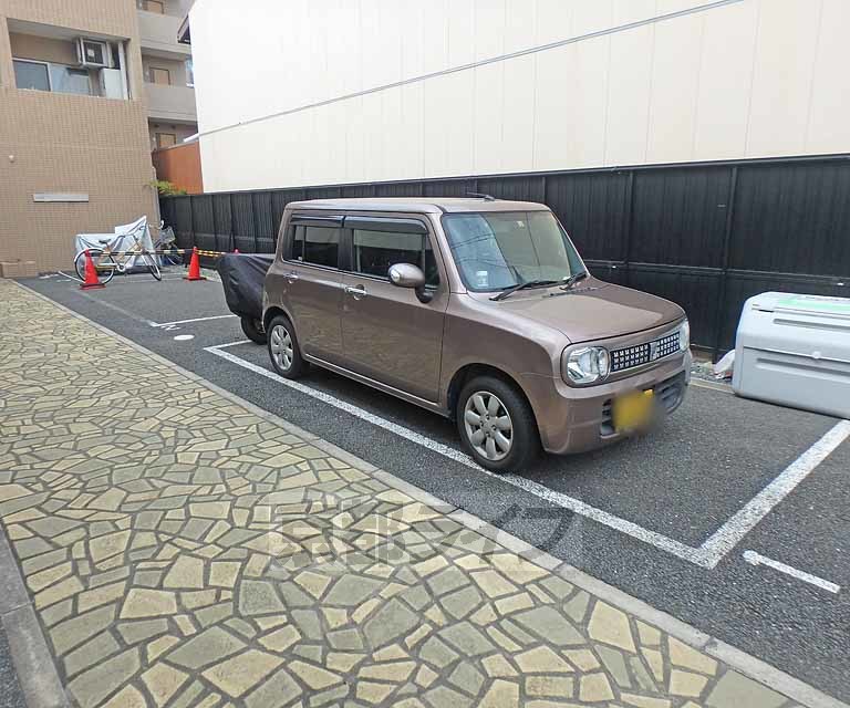 【京都市下京区坊門町のマンションの駐車場】