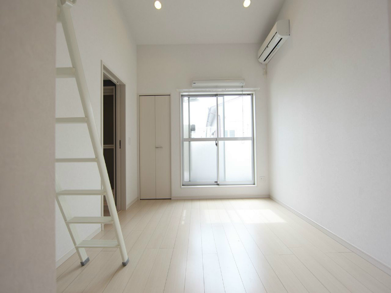 バルコニー　洋室9.4帖　ロフト5.8帖（収納にも寝室にも使えます）