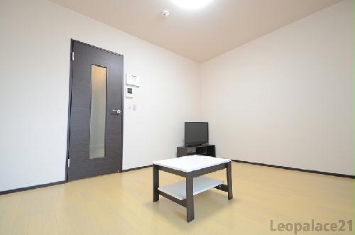 居室・リビング　備品や設備仕様は号室等により異なります現地をご確認下さい。