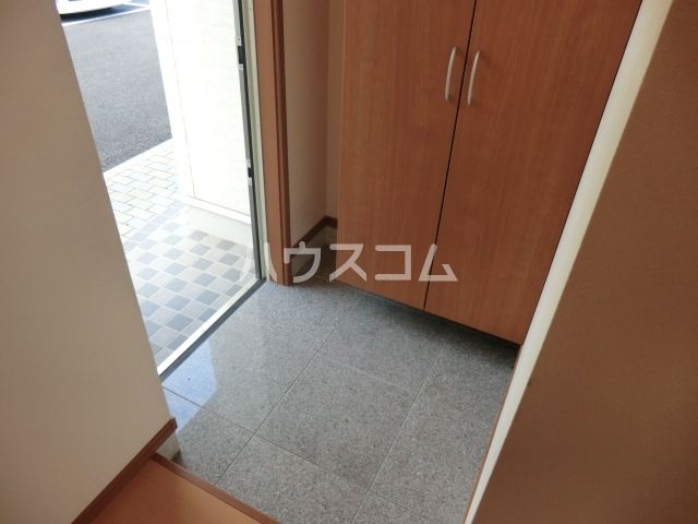 【藤岡市下栗須のアパートの玄関】