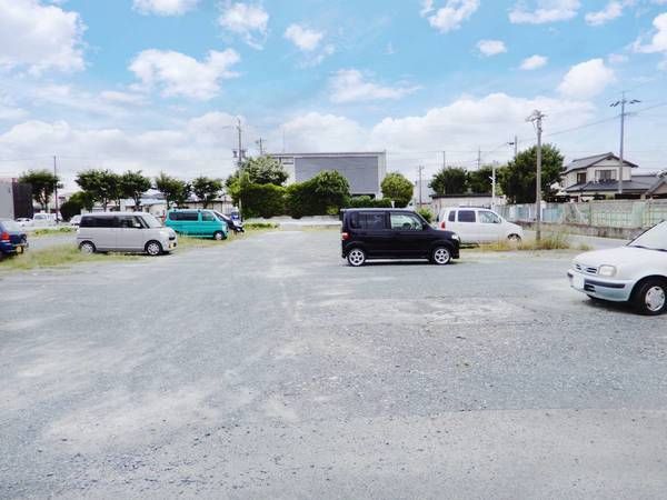 【浜松市浜名区高畑のマンションの駐車場】