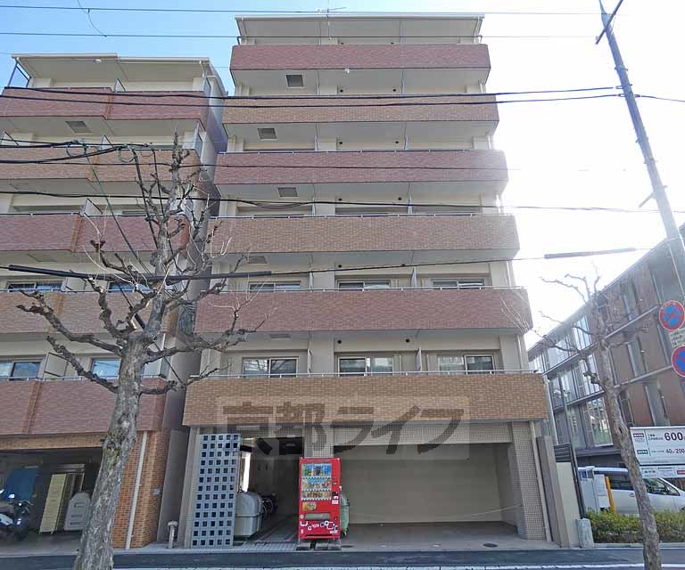 京都市北区平野宮本町のマンションの建物外観