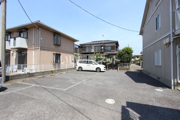 【土浦市若松町のアパートの駐車場】