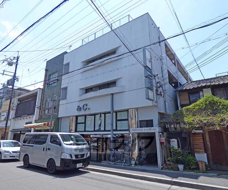 京都市上京区立本寺前町のマンションの建物外観