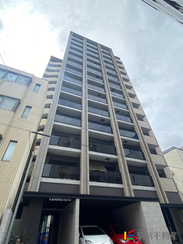 【福岡市博多区奈良屋町のマンションの建物外観】