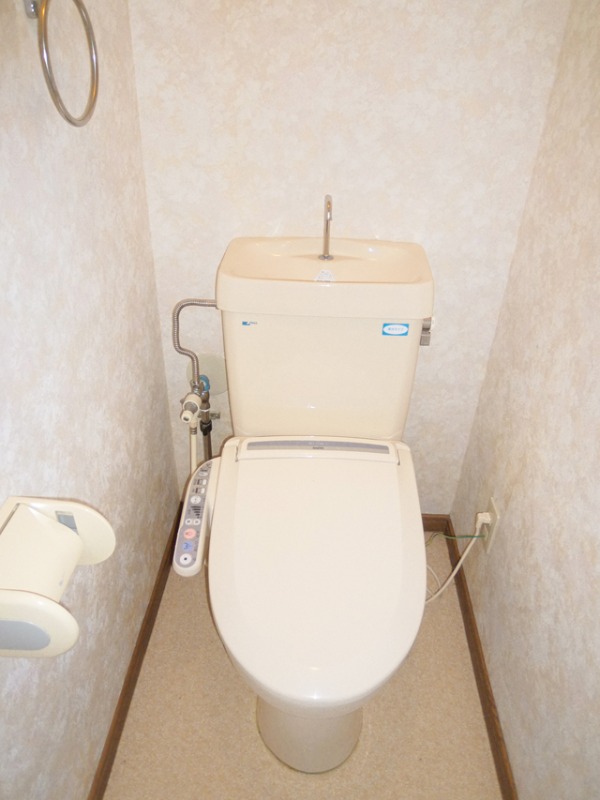 トイレ　温水洗浄便座つき！