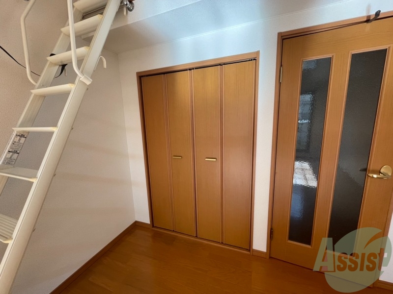 収納　収納はこちらのクローゼットをお使いください。